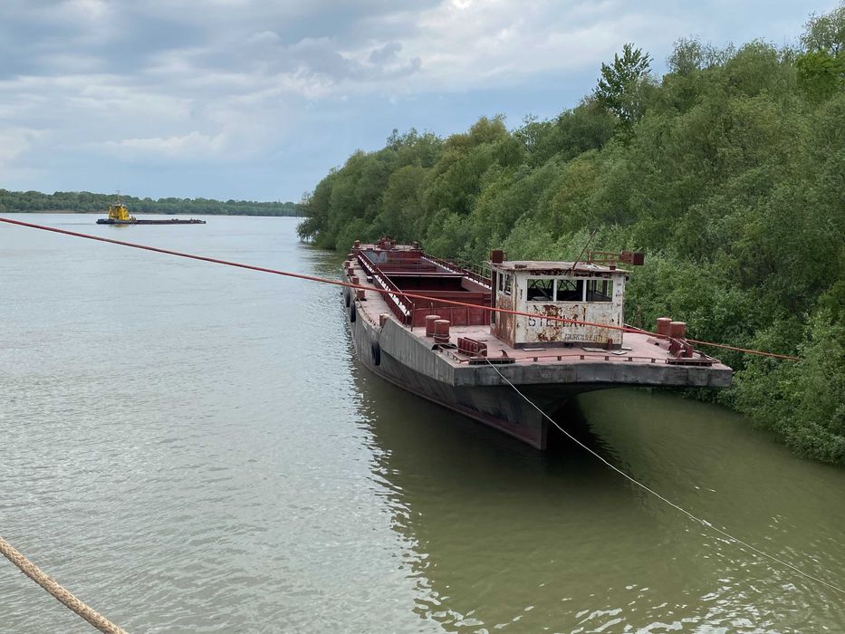 Продам сухогрузную баржу-причал на Дунае