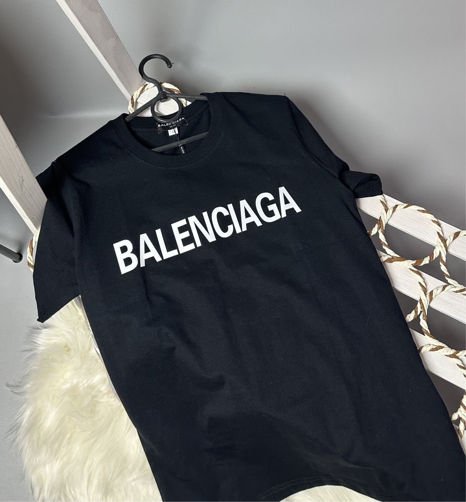 Футболка Balenciaga