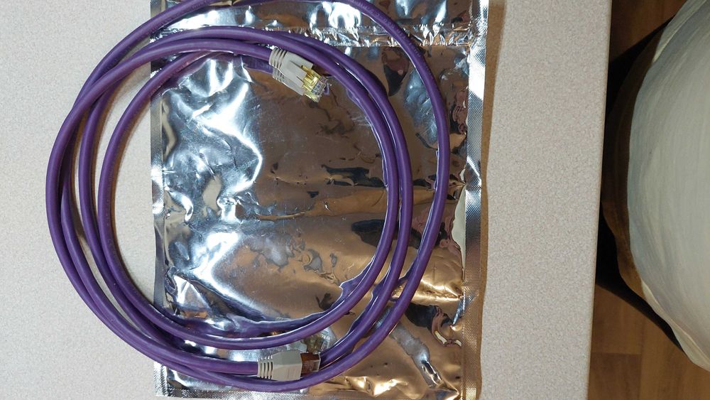 Kabel sieciowy firmy "MELODIKA" RJ-45 MDLAN25 2,5m. stan bdb.