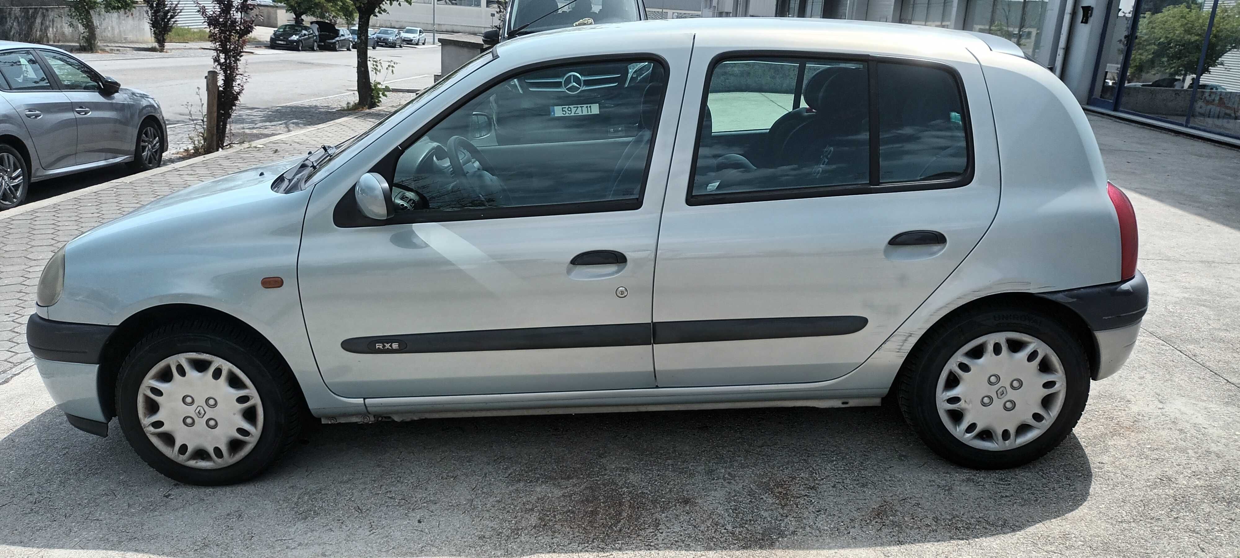 Renault clio 1.9d  5 lugares