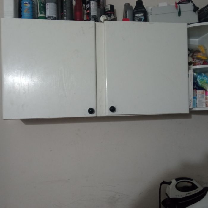 Dou armários de cozinha e sapateira em bom estado terá que os vir busc