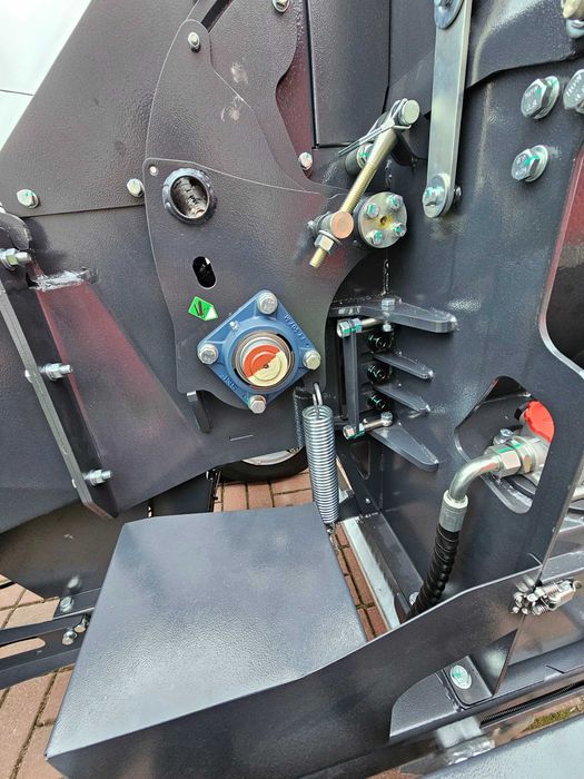 Rozdrabniacz Cedrus D16 z homologacją 900cm3, 160mm,730kg