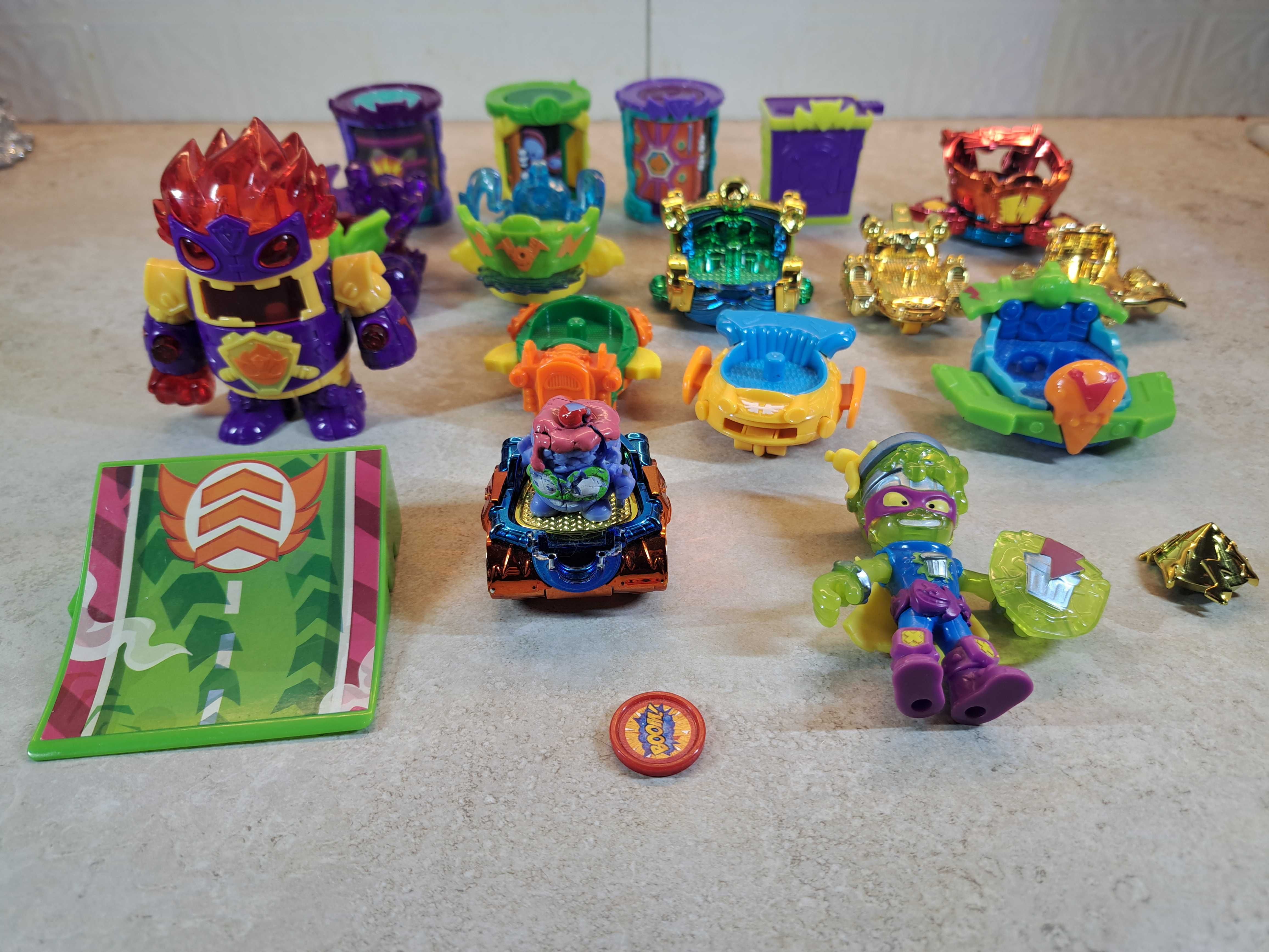 Zestaw Super Zings 17 szt roboty, bazy, pojazdy i inne  Gratis!!