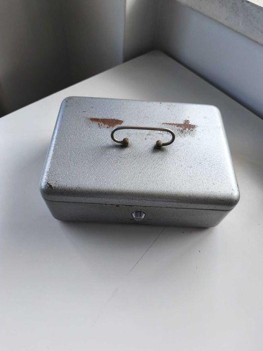 Cofre metálico pequeno