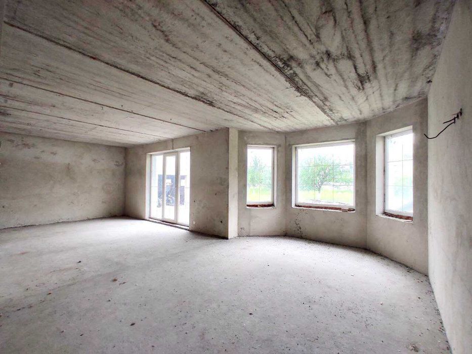 Продається 2-поверховий будинок