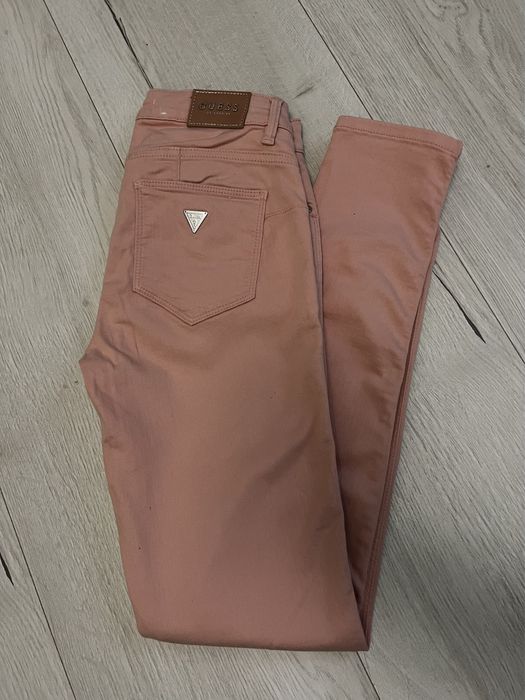 Нові рожево-пудрові джинси GUESS, білі джинси та брюки