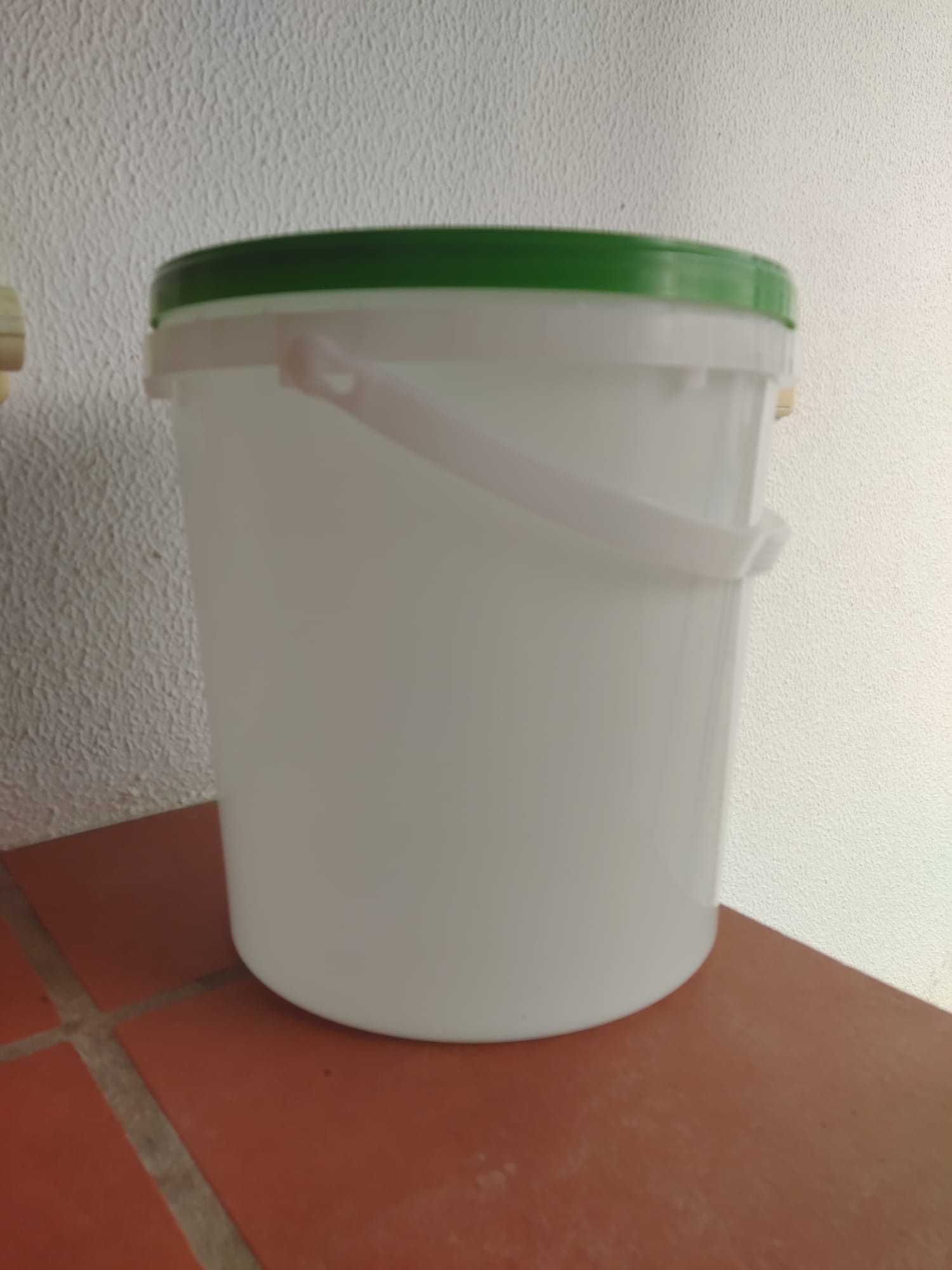 Baldes Plástico com tampa excelentes para caracóis e para azeitonas