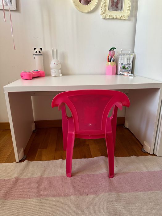 Secretária com cadeira da Porquinha Pepa