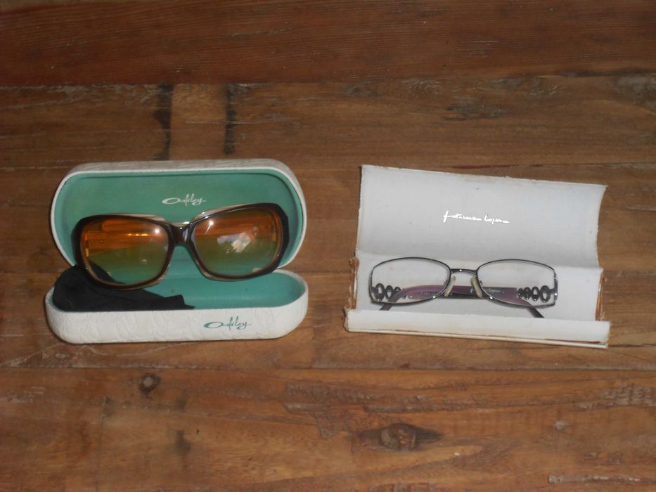 Oculos antigos vintage Oakley e design original Fatima Lopes