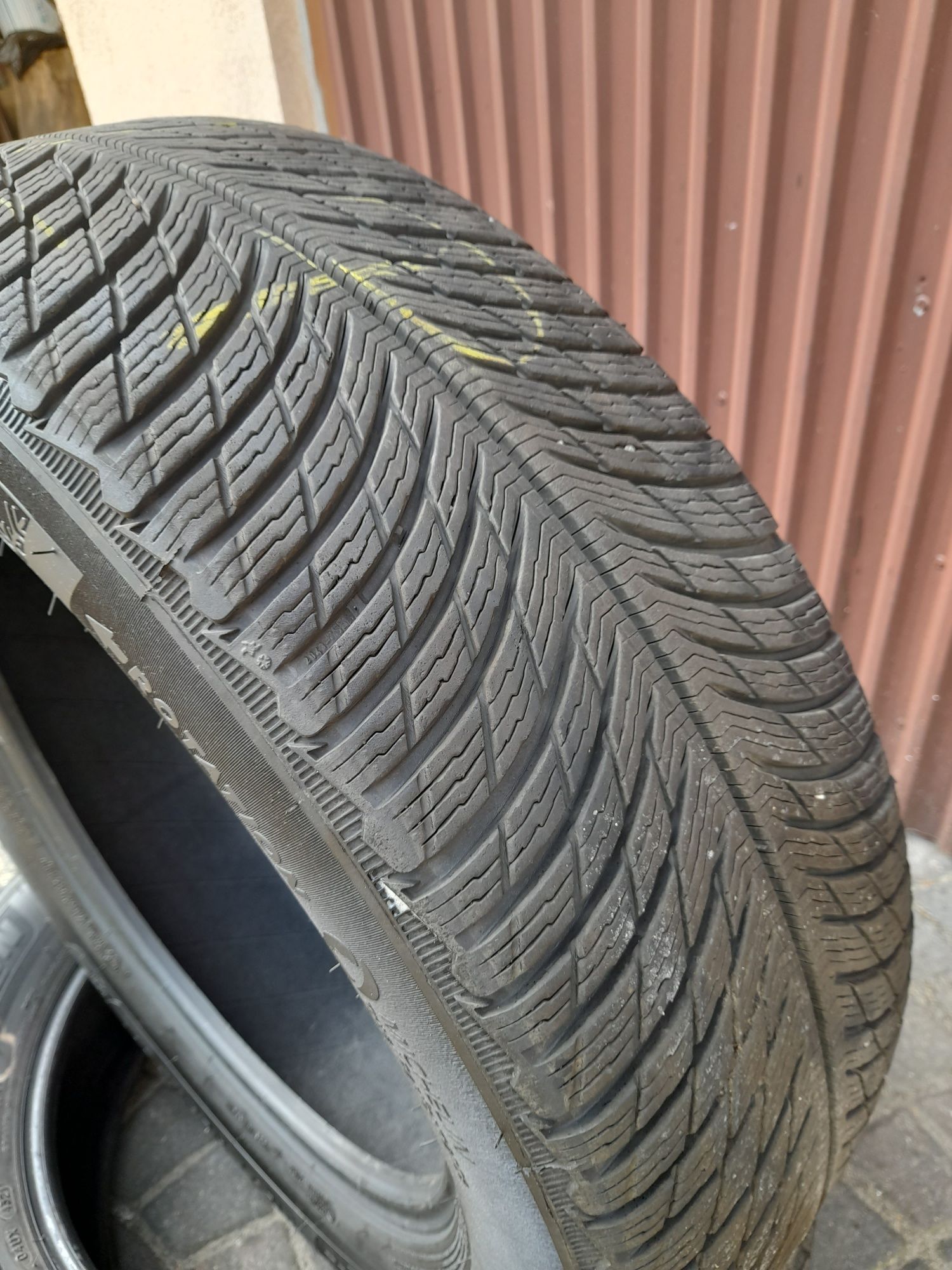 Opony zimowe Michelin 235 .60 .18