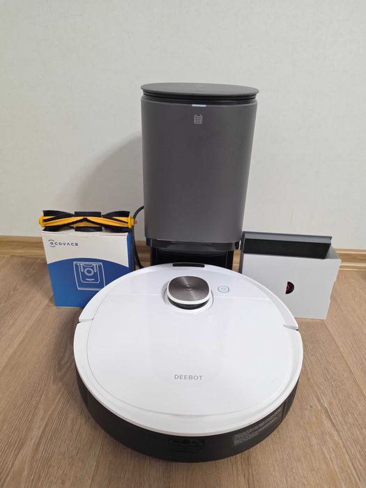 Миючий робот-пилосос Ecovacs Deebot Ozmo T8+