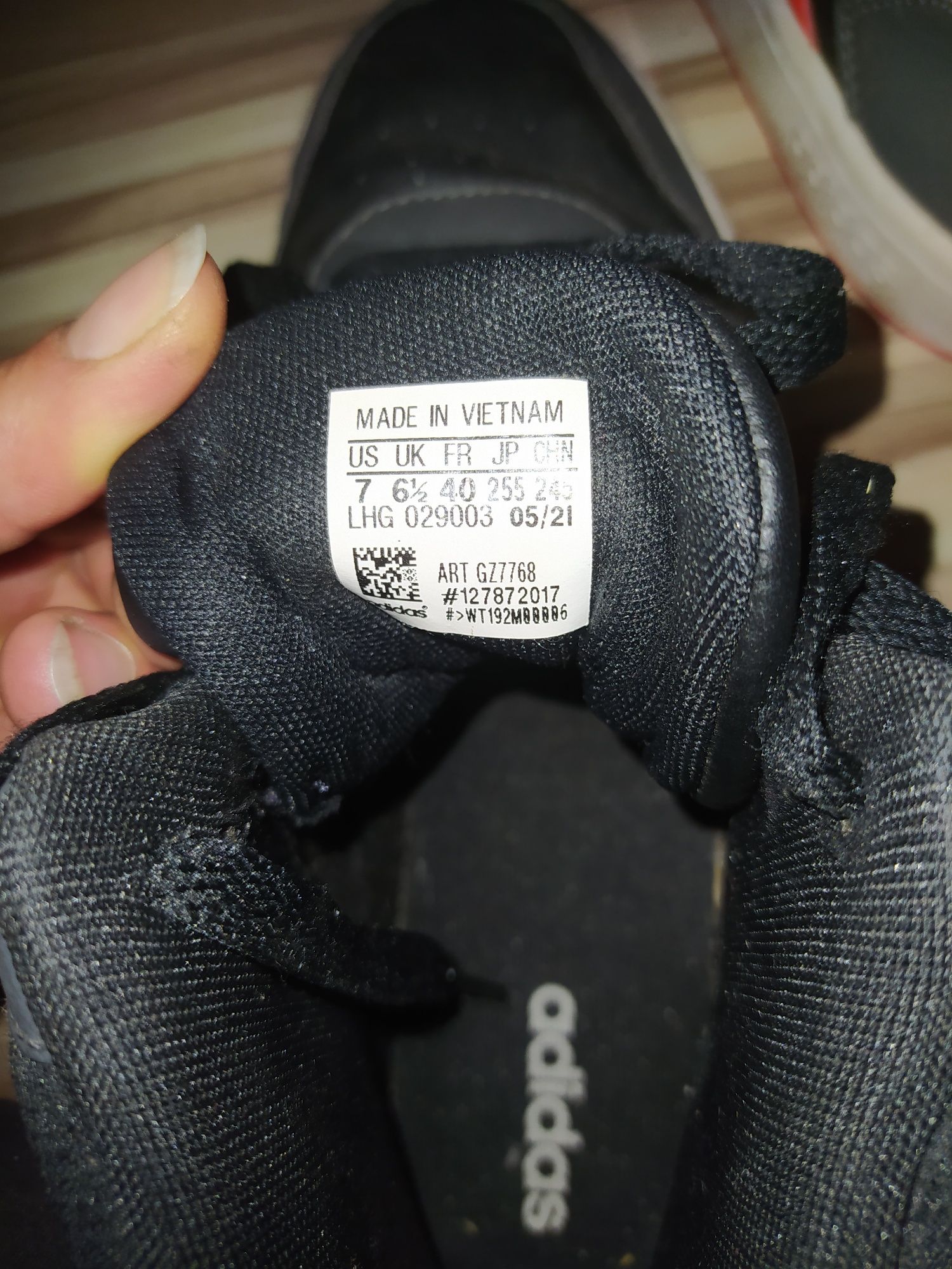 Sprzedam Adidasy rozmiary na metce stan bardzo dobry.