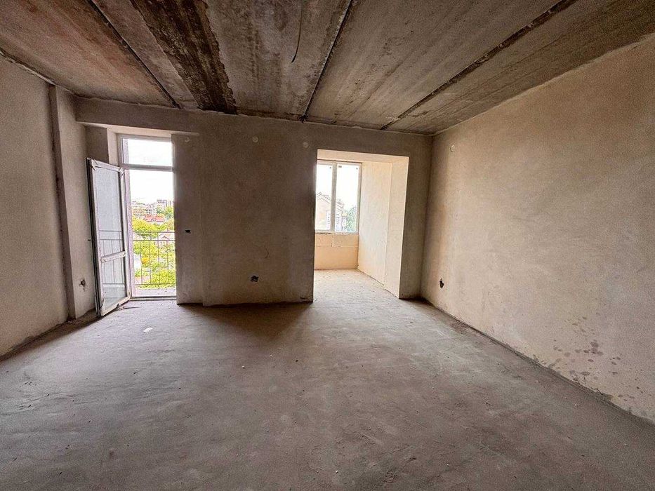 Найвигідніша пропозиція в центрі! Велика трикімнатна квартира!