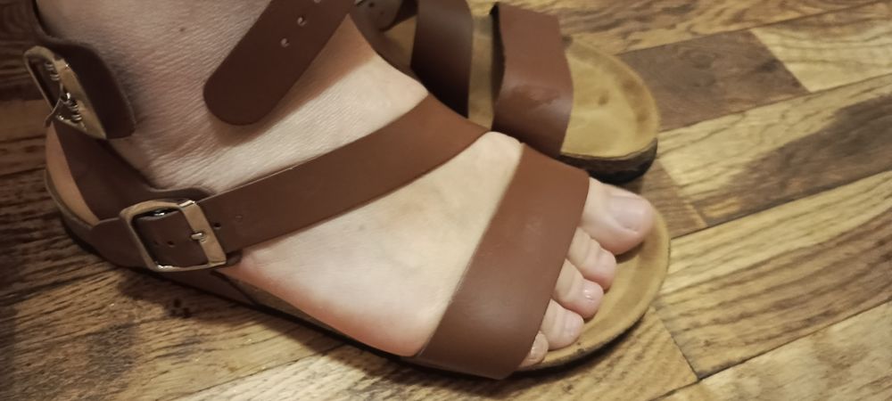 Шкіряні босоніжки 37 розмір (24см)