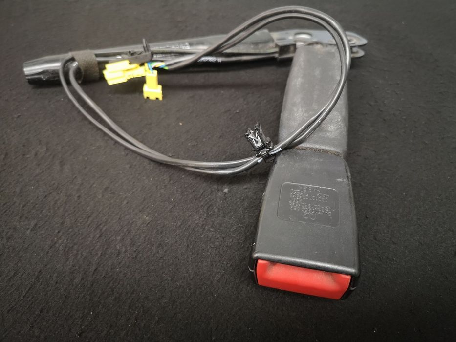 Cinto de Segurança frente direita Pre-tensor  Mercedes w221 class S 2006+