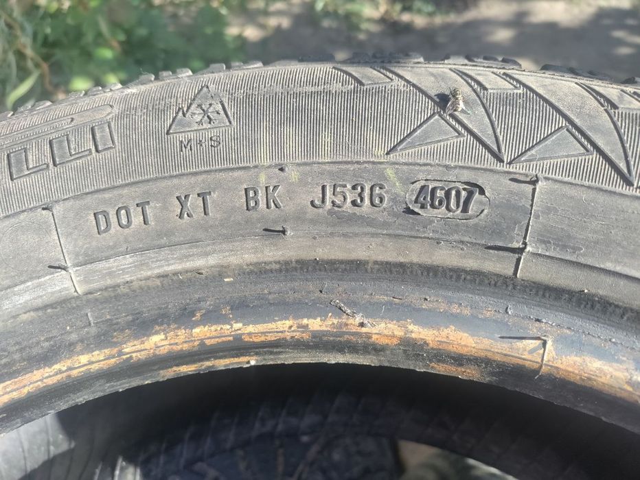 Зимова гума шипована Pirelli 205 55 r16