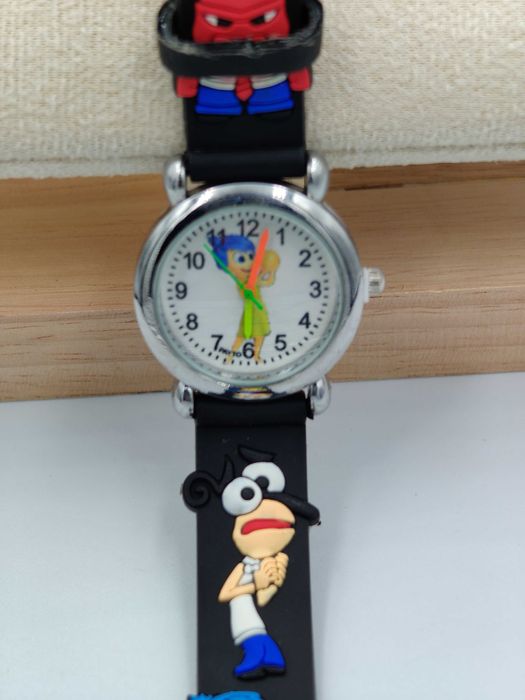 Zegarek silikonowy dla dziecka czarny pasek z postaciami z bajek Super