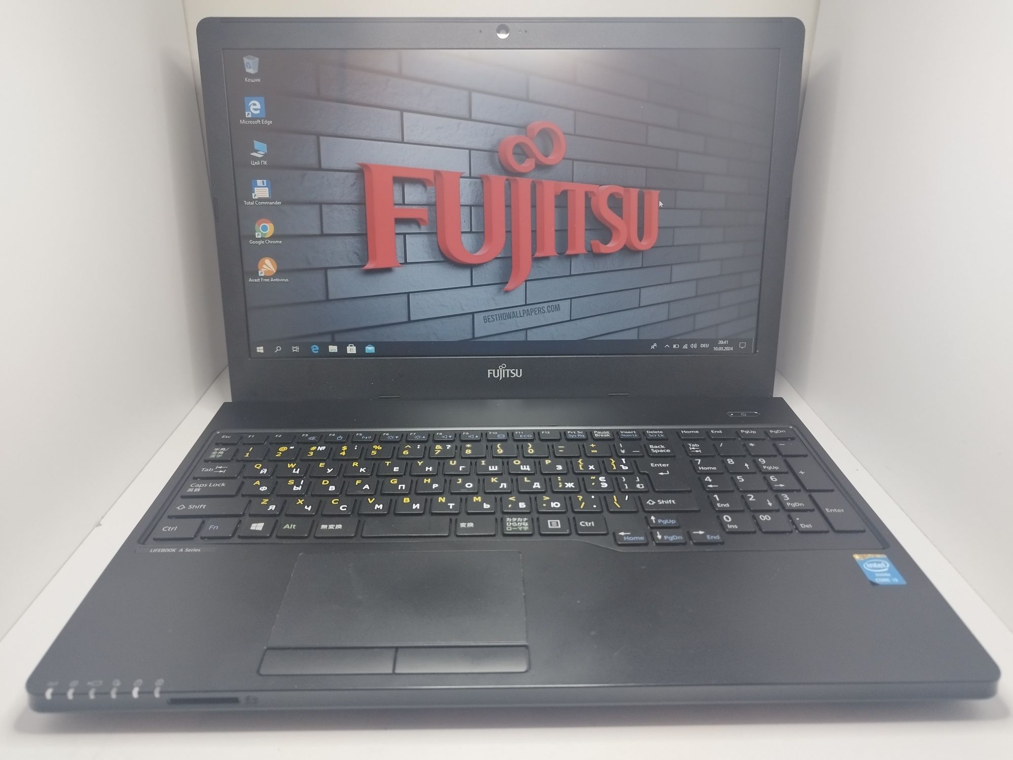 Продам ноутбук Fujitsu A555 intel i3-5gen