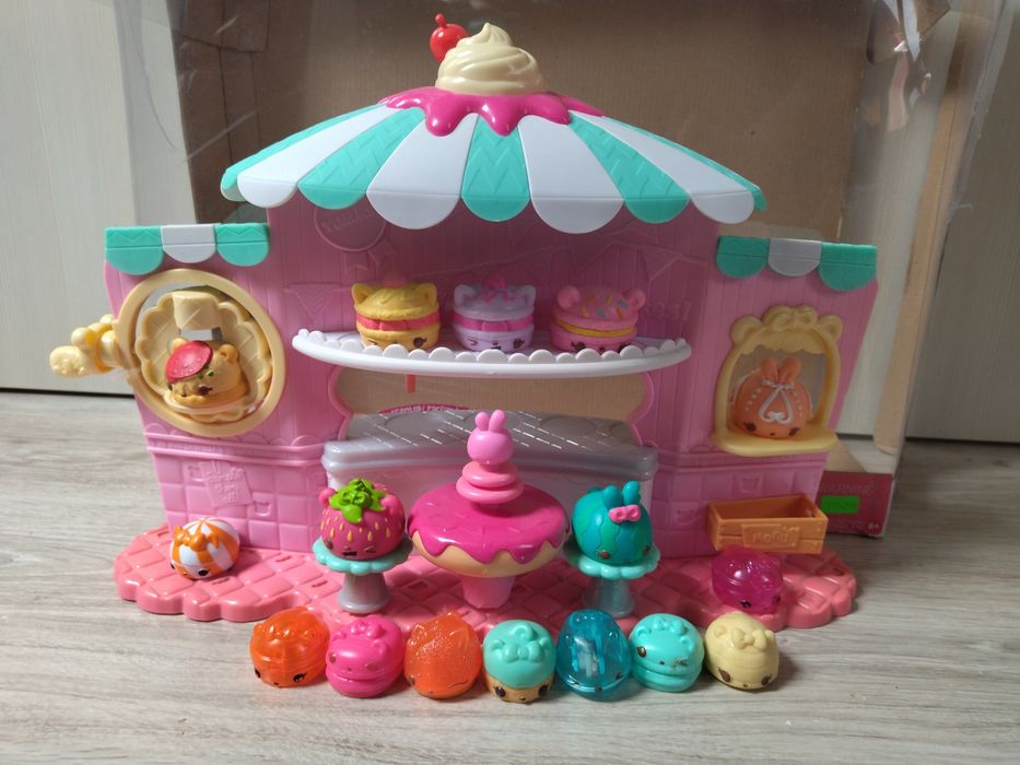 Zestaw Num Noms Fabryka Lakierów i figurki oraz pudełko