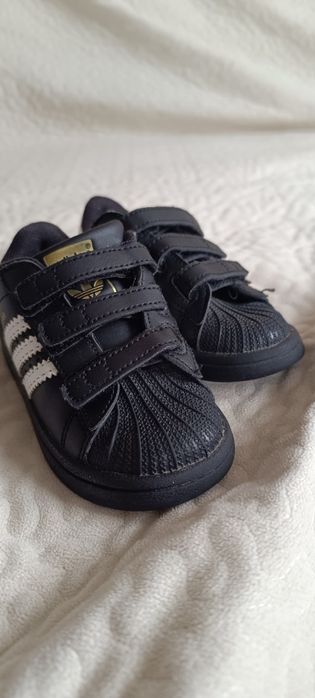 Кросівки дитячі 26 розміру ADIDAS