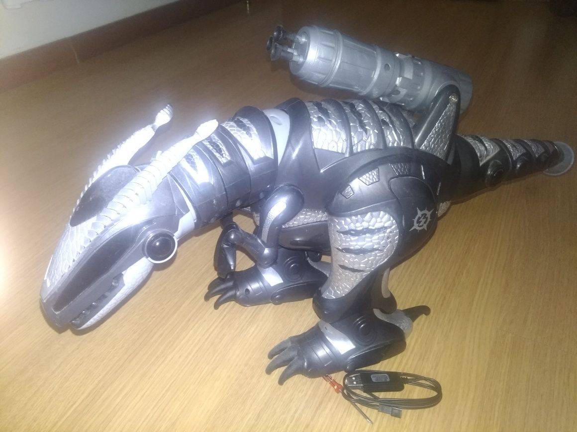 Dinossauro  com comando