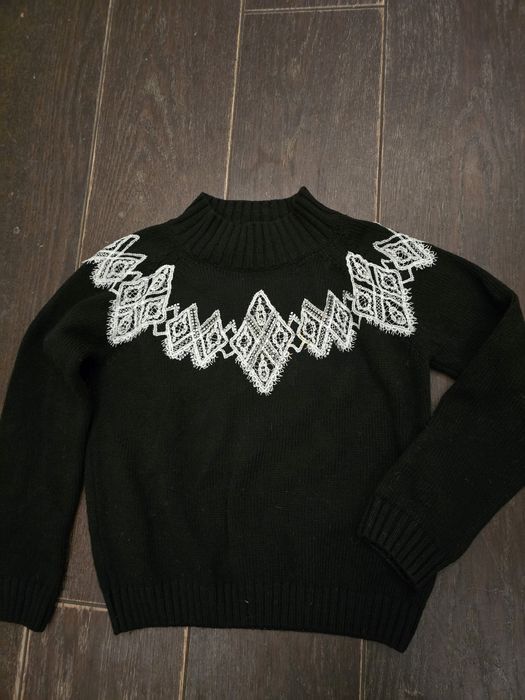 Нарядный свитер на девочку