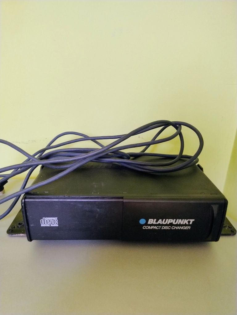 Radio samochodowe "Blaupunkt" z zmieniarka CD na 10 płyt .