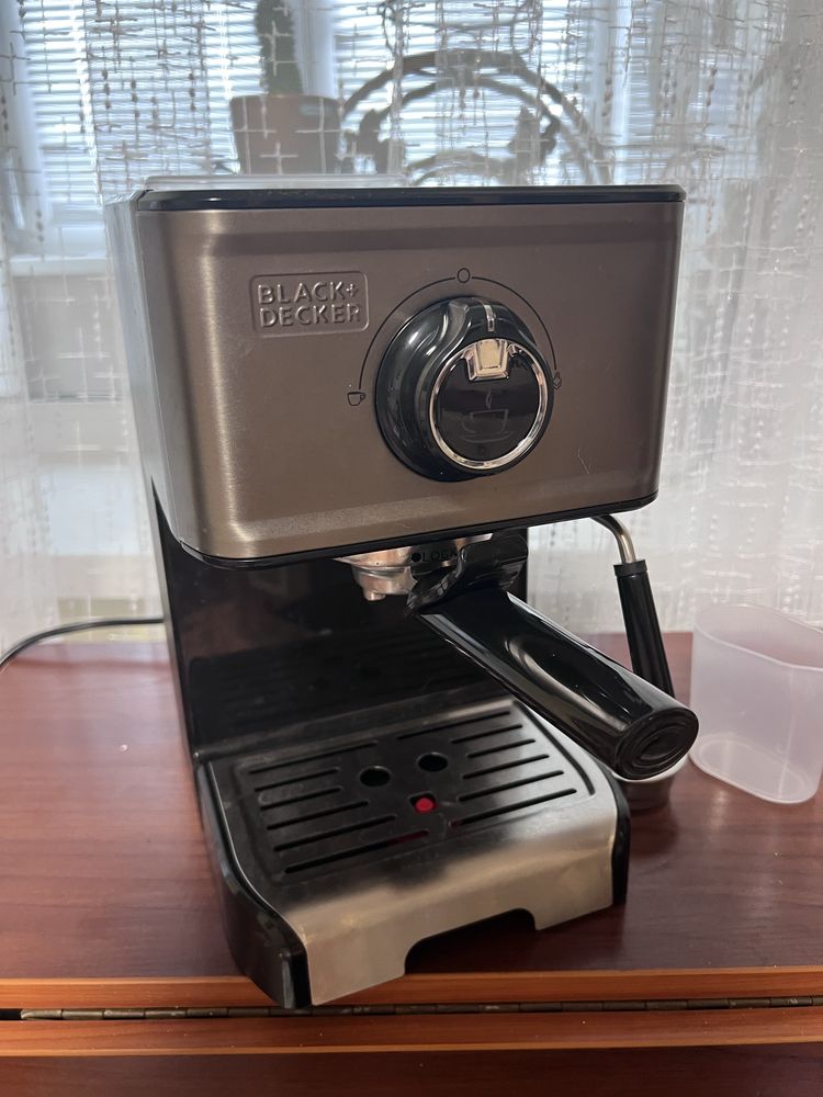 Кавоварка рожкова Black&Decker BXCO1200E