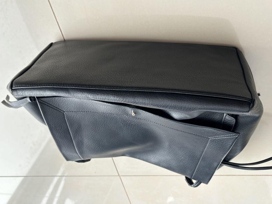 Ochnik czarna torebka eko skora do reki frędzle