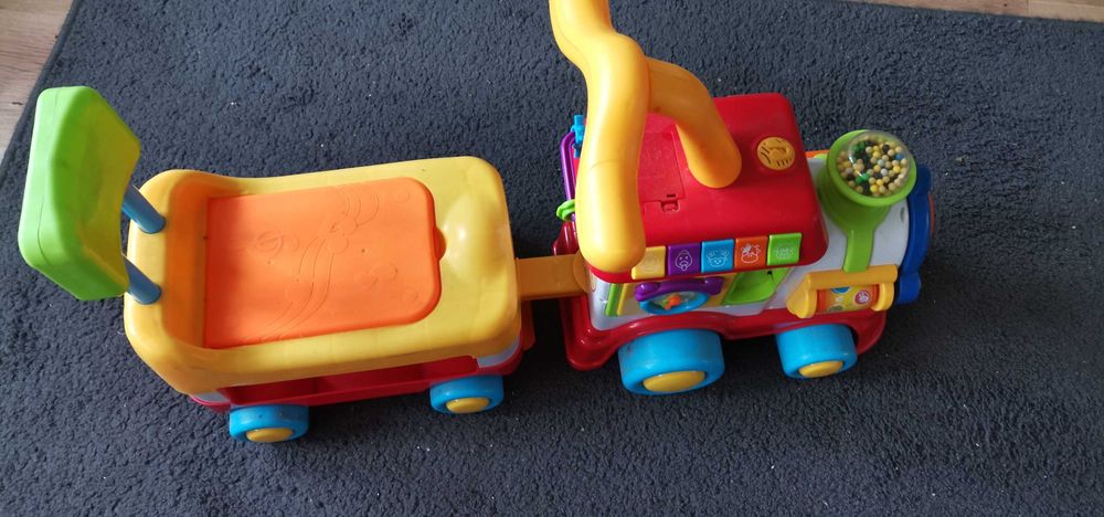 Pchacz jeździk pociąg