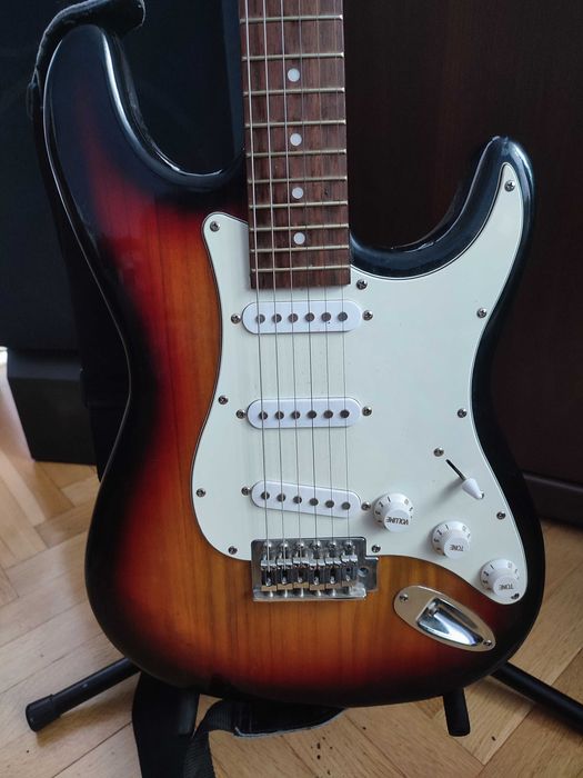 Gitara elektryczna, stojak, pokrowiec, kpl.