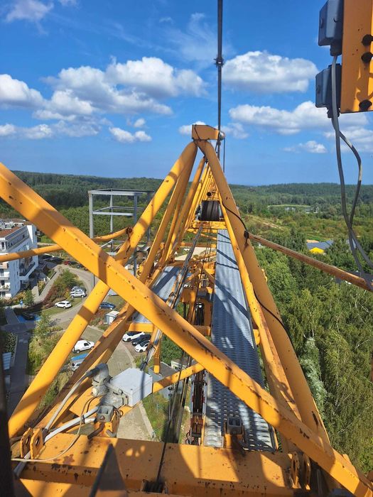 Używany dźwig żuraw Liebherr 132 EC-H8 FR Tronic 2005r