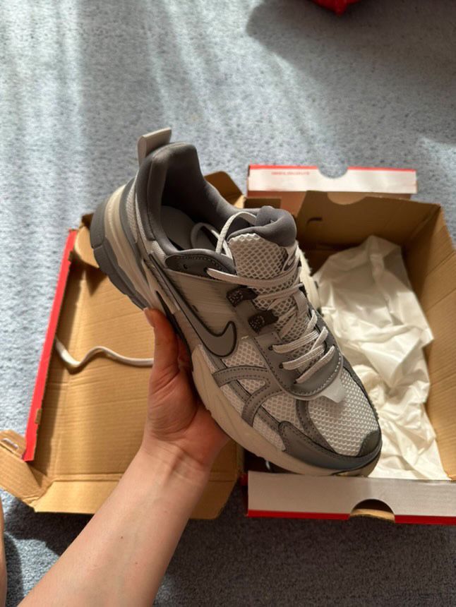 кросівки Nike V2k run