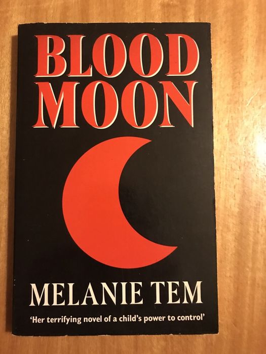 Livro “Blood Moon” de Melanie Tem (ingles)