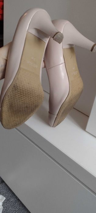 Czółenka skórzane Eska beżowe 38 7cm