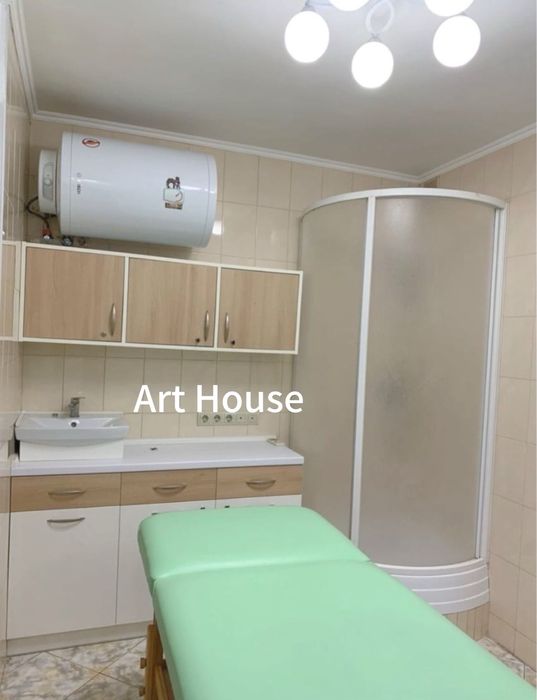 Фасад, окремий вхід, офіс, клініка, салон, курси, інше, Бажана