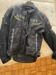 Vendo casaco armure novo
