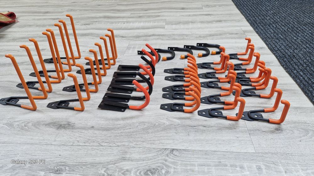 Настінні універсалні двійні тримачі