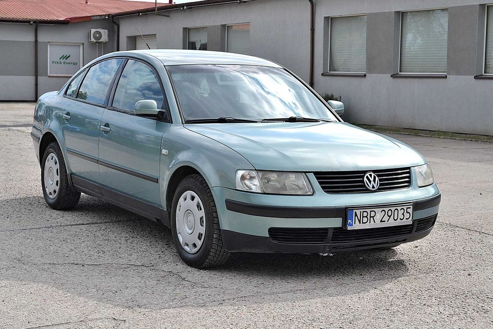 VW - Passat  1.6 cm benzyna ,   klima ,  okazja !