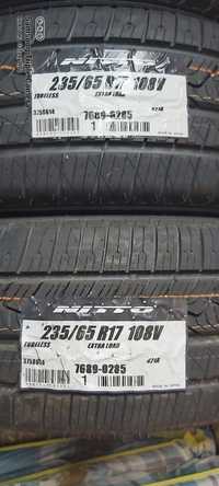 NITTO 235/65 R 17 .