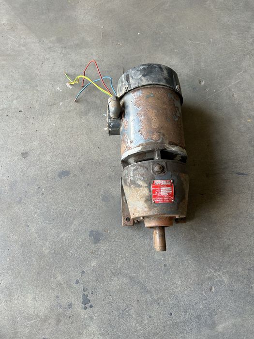 Motoreduktor trojfazowy