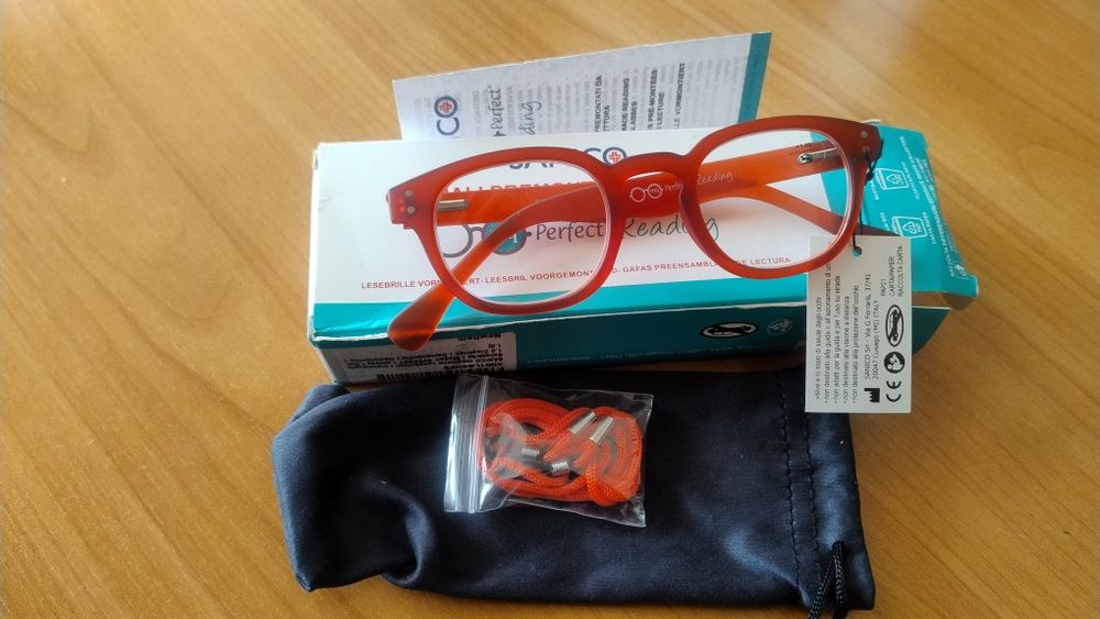 Okulary korekcyjne Sanico + 1,00 czerwone, nowe.