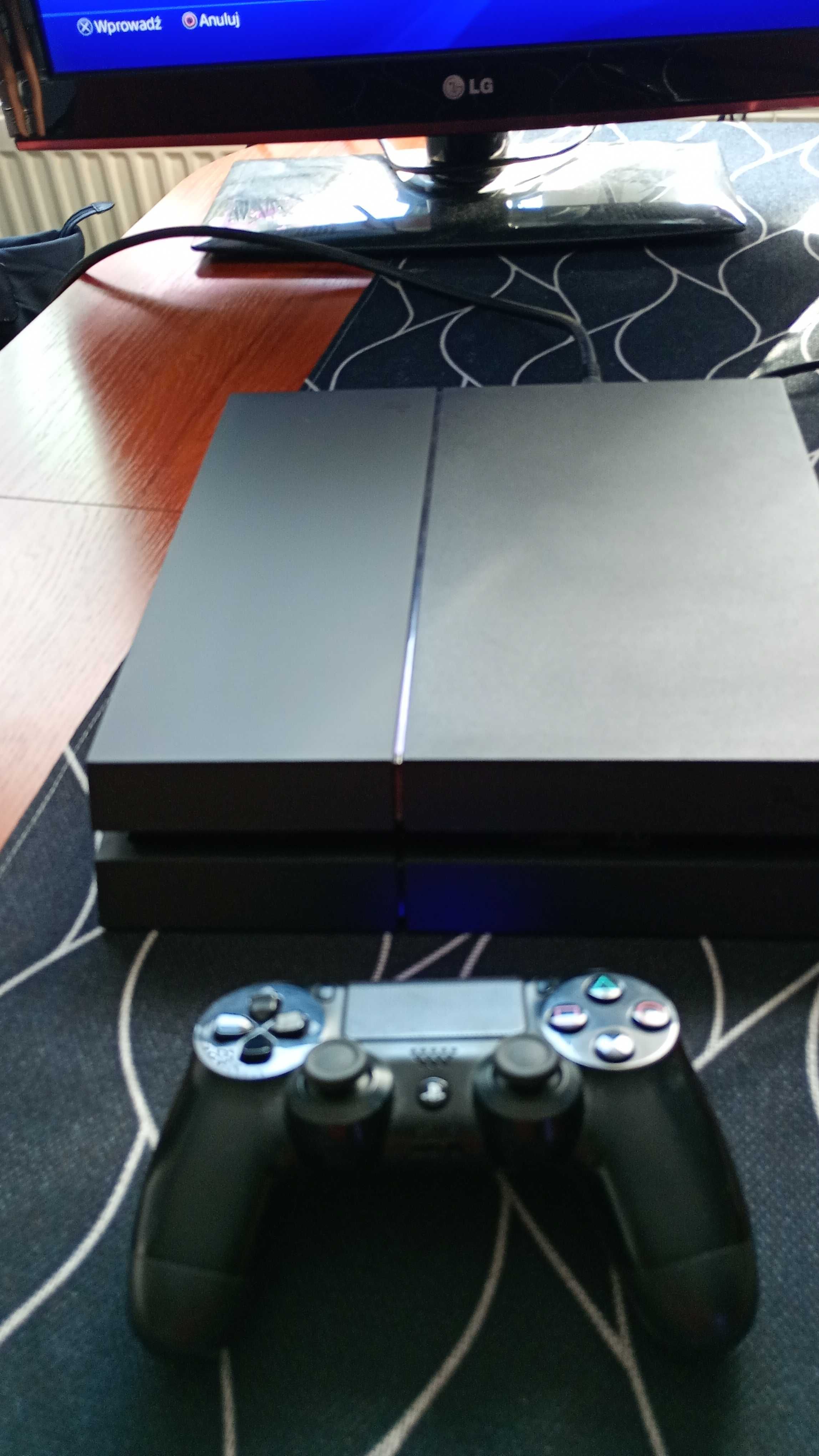 Konsola PS4 500 GB , pad , okablowanie