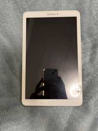 Планшет Samsung Galaxy Tab E SM-T561