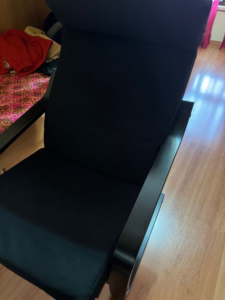 Cadeira Ikea preta de tecido