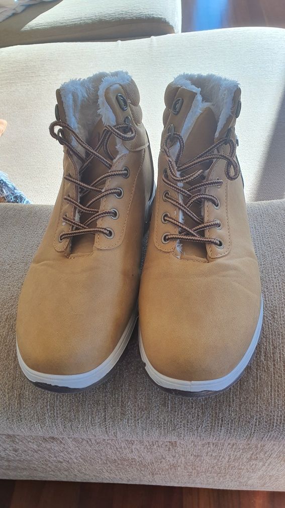 Botas Hitmars, muito quentes, como novas. 42