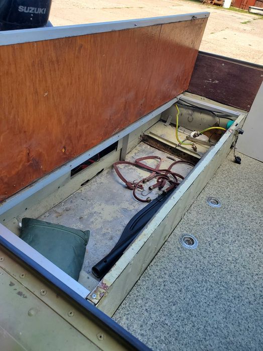 Лодка з мотором Южанка 2