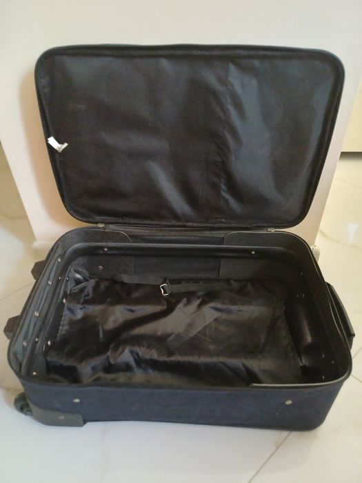 Валіза мала в хорошому стані