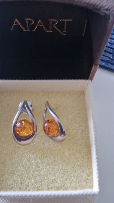 Srebrne kolczyki z bursztynem