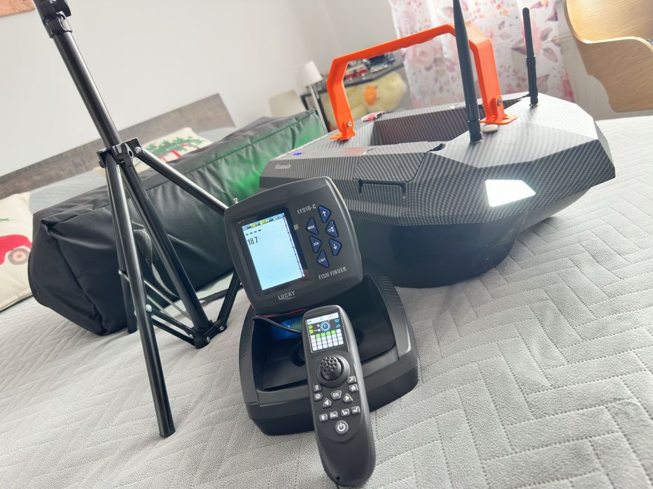 Łódka Manouweel Assassin GPS + Echosonda Lucky FF918C